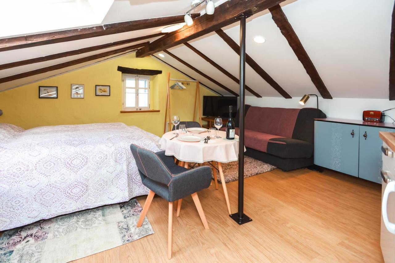 Apartmani Nad Voltun カスタヴ エクステリア 写真