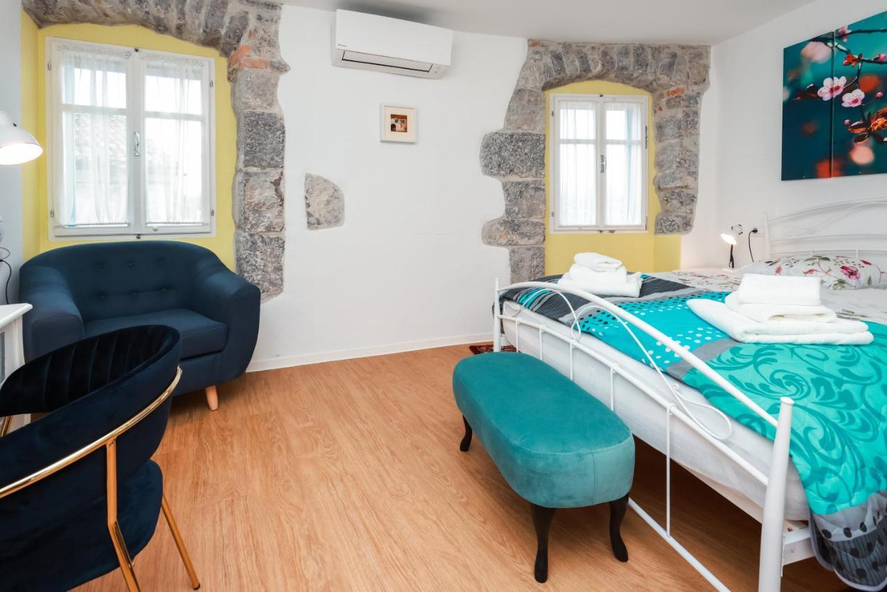 Apartmani Nad Voltun カスタヴ エクステリア 写真