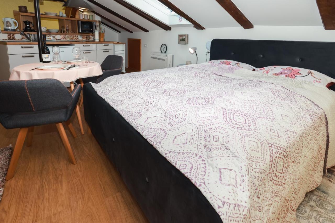 Apartmani Nad Voltun カスタヴ エクステリア 写真