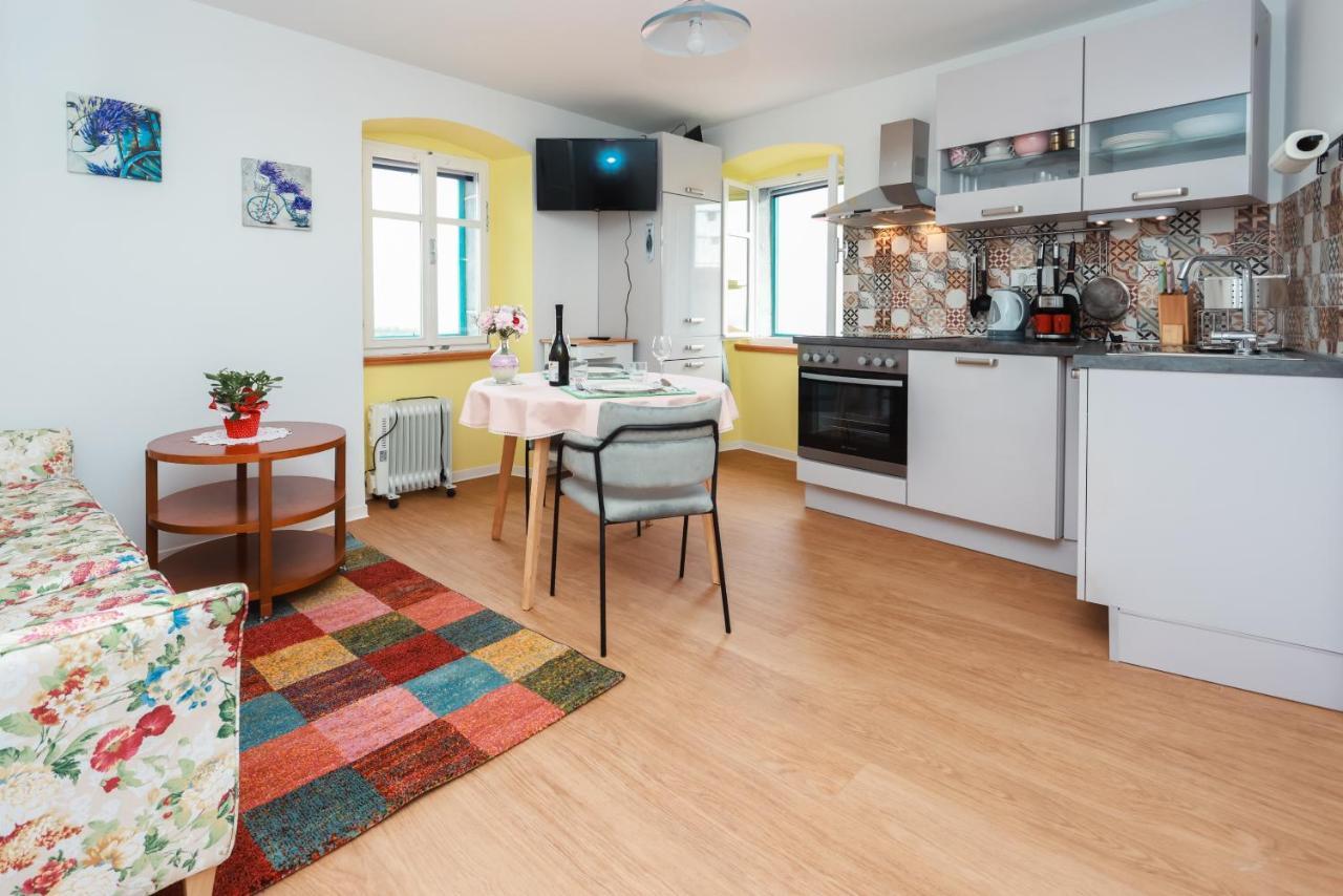 Apartmani Nad Voltun カスタヴ エクステリア 写真