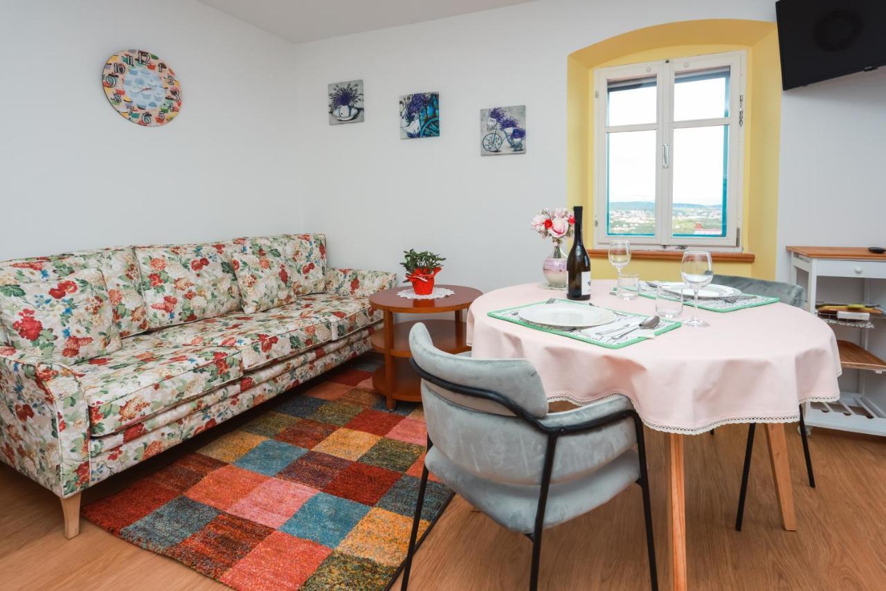 Apartmani Nad Voltun カスタヴ エクステリア 写真